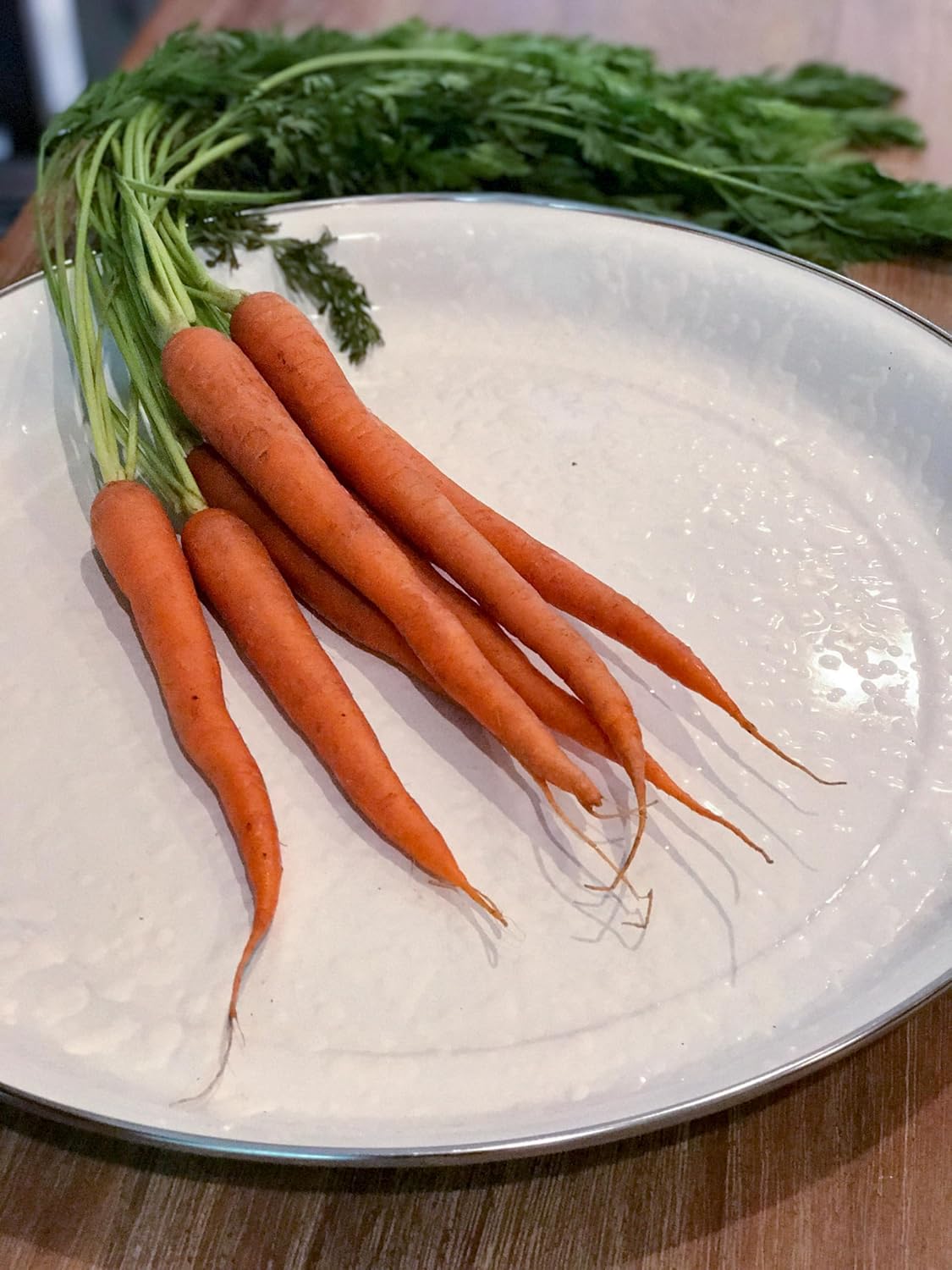 Golden Rabbit Enamelware Medium Tray, 15.5 inch, Solid White Textured